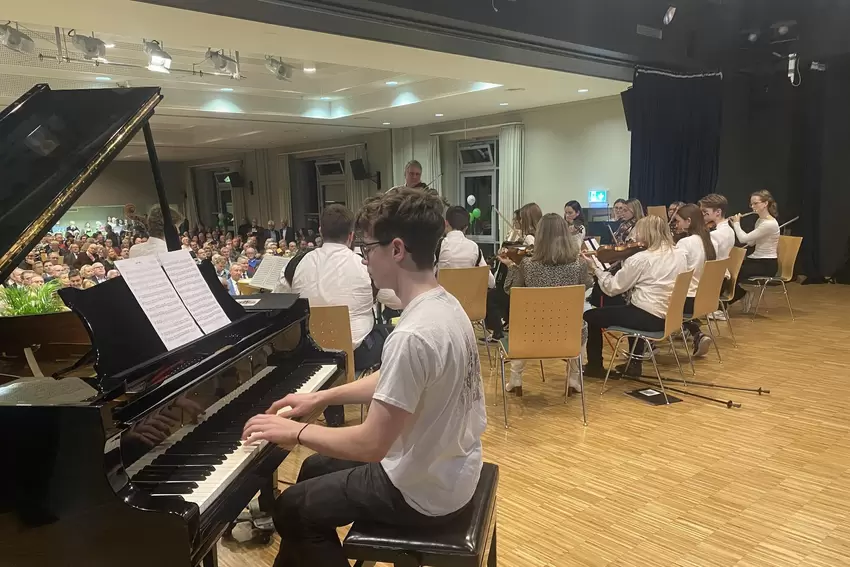 Musik zur Zeremonie: Die Musikschule Leiningerland spielt zur Verabschiedung des bisherigen Bürgermeisters Klaus Wagner und Einf