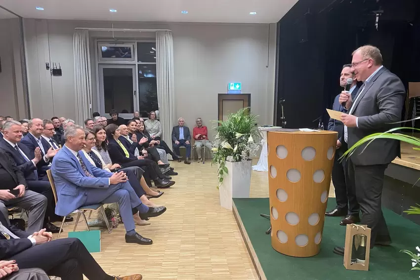 Hält bei der Amtswechsel-Zeremonie in Grußwort: Torsten Bechtel, Wachenheimer Bürgermeister und Vorsitzender der Kreisgruppe Bad