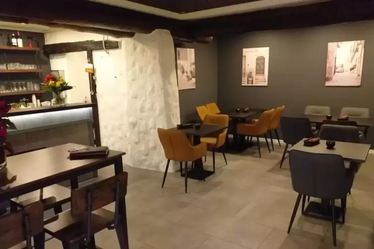 18 Sitzpl&auml;tze gibt es in der Pizzeria.