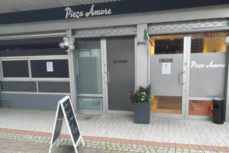 Au&szlig;enansicht der Pizzeria Amore.