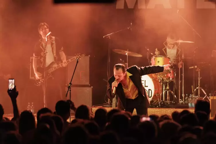 Gringo Mayer geht so nah wie m&ouml;glich an die Fans ran. 