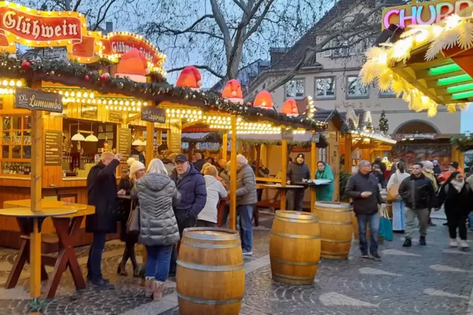 Mit der Nachfrage nach Glühwein und Essen sind die Marktbeschicker durchaus zufrieden. Mit der Nachfrage nach Glühwein und Essen sind die Marktbeschicker durchaus zufrieden.