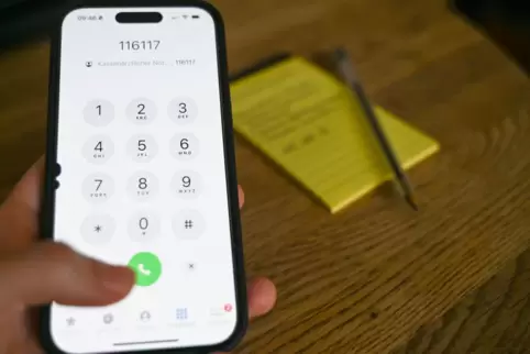 Wer an einem der Feiertage krank wird, sollte die Telefonnummer 116117 anrufen. 