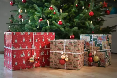 Wir haben Menschen in der Zweibrücker Fußgängerzone gebeten, uns von ihrem schönsten Weihnachtsgeschenk zu erzählen.
