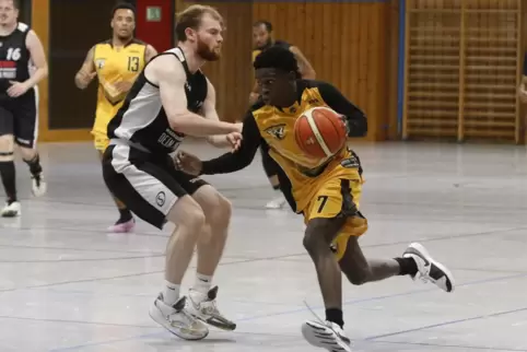 Lamine Mbodj (rechts) trumpfte in Lambsheim für die Fastbreakers auf. 