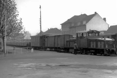 Heiligabend 1955: Der letzte Zug ist im Lokalbahnhof Ludwigshafen-Mundenheim angekommen.
