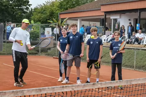 Der TC Dudenhofen wird dieses Jahr 50 Jahre alt und hat zum Jubiläum einen Tennisprofi eingeladen. Wer ist der Mann mit der Schi