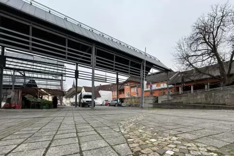 Grau und in die Jahre gekommen: Der Kochsche Markt in Kusel soll mit einer Sanierung einladender werden.