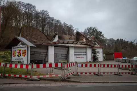 Am Dienstagnachmittag war das Bechhofer Feuerwehrhaus wieder freigegeben. Die Floriansjünger konnten ins Haus hinein und prüfen,