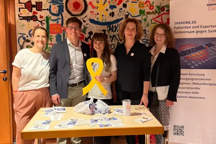 Mitglieder der Deutschen Sarkom-Stiftung: Einige sind aus Berlin angereist, um an der Jubil&auml;umsgala teilzunehmen. In der Mitte M