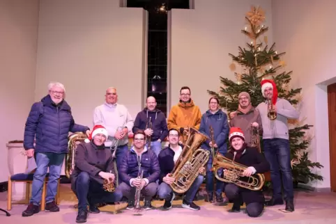Der Maxdorfer Posaunenchor: hinten, von links Albert Steinmetz, Frank Hüttner, Ingo Schöffel, Alexander Paul, Cornelia Muschol-S