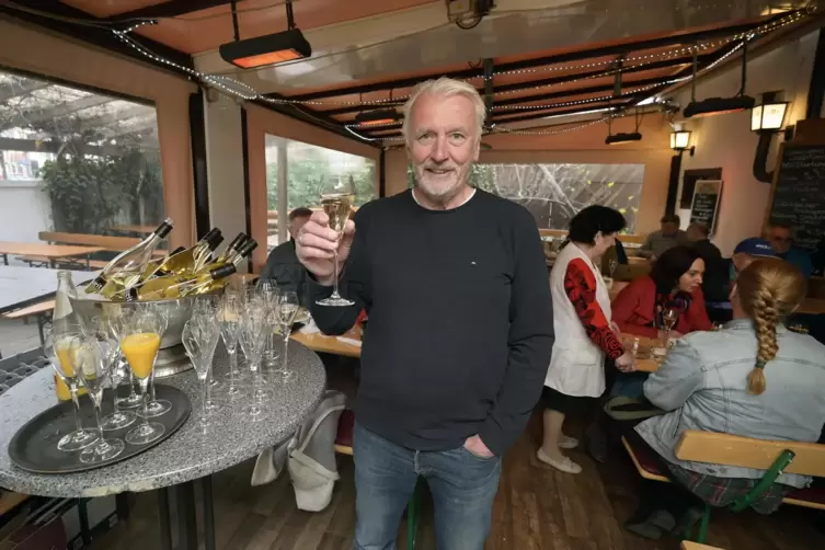 Prost: Thomas Schulte-Hobein beim 30. Jubil&auml;um des &bdquo;Maffenbeier&ldquo; im April 2022.