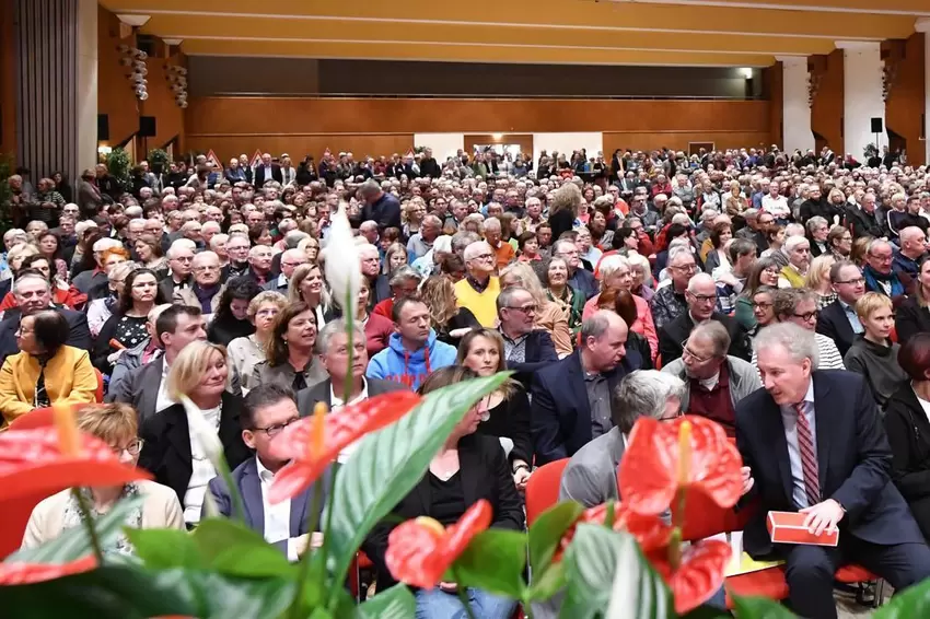 Viele Dürkheimer sind mindestens einmal im Jahr in der Halle: zum Neujahrsempfang der Stadt.