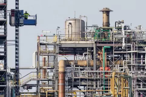 Auch bei der BASF in Ludwigshafen werden in erheblichem Umfang Stellen abgebaut.
