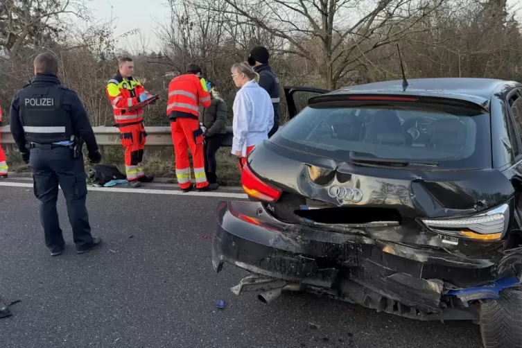 Eine Fahrerin sah nach eigenen Aussagen den Skoda im R&uuml;ckspiegel und lenkte noch zur Seite &ndash; das konnte den Zusammensto&szlig; aber ni