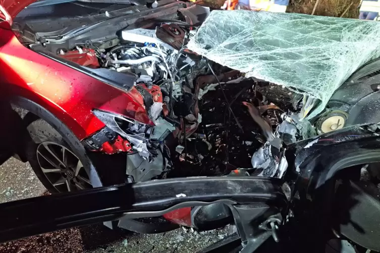 Warum die zwei Fahrzeuge auf der Landstra&szlig;e zwischen Mu&szlig;bach und Deidesheim kollidierten, wird ein von der Staatsanwaltschaft be
