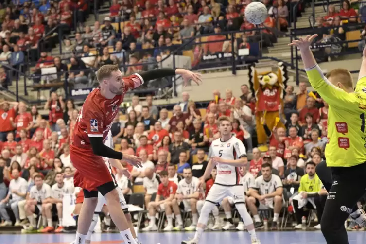 Alexander Falk im entscheidenden Spiel der Eulen gegen H&uuml;ttenberg.