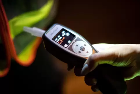 Bei Autofahrerin erforderlich: Alkoholkontrolle. 