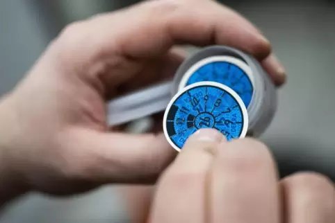 Hauptuntersuchung: Tüv-Plakette gibt’s nur, wenn Veränderungen am Fahrzeug genehmigt sind. 