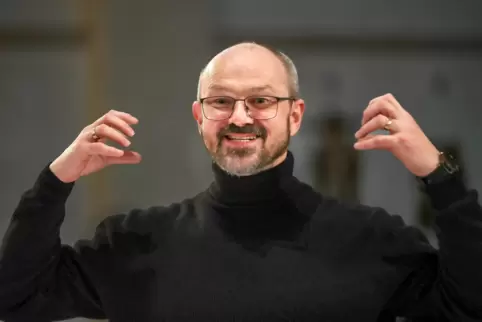 Dirigent Andreas Senz wollte eigentlich nur Kirchenorgel spielen, nun leitet er mehrere Chöre. 