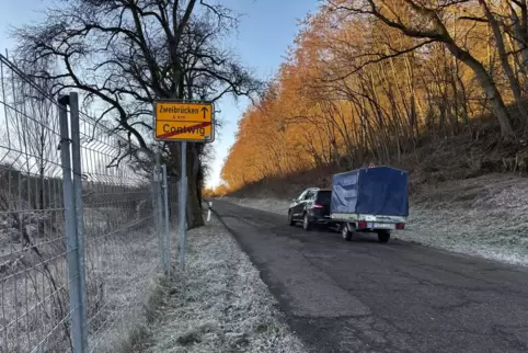 Die Landstraße von Contwig zum Outlet ist in einem schlechten Zustand und soll 2026 saniert werden. 