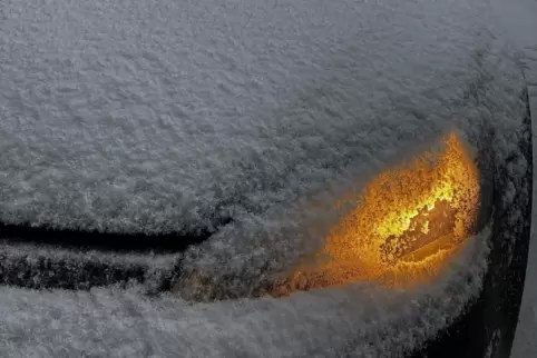 Am Morgen waren in Teilen der Südpfalz die Autos eingeschneit. 