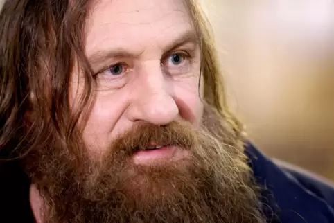 Für seine Rolle als Zareneinflüsterer Rasputin hat Gérard Depardieu sich einen langen Bart wachse lassen. Bei Zar Peter dem Groß
