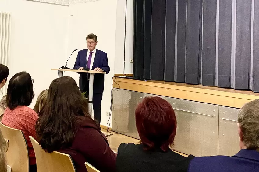 Gastgeber Dieter Hartmüller gab einen Überblick über die anstehenden Vorhaben in der Gemeinde.