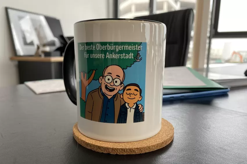 Wahlkampfgeschenk: Diese Tasse hat Blettner von einem Unterstützer bekommen.