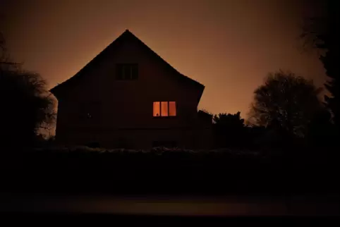 Blackout in Berlin: Kerzenschein in einem Mehrfamilienhaus. Zeitweise waren 45.000 Haushalte ohne Strom.