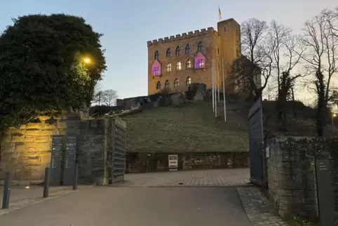 Das Hambacher Schloss spielt in der deutschen und pfälzischen Geschichte eine entscheidende Rolle. 