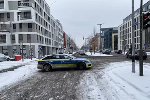Die Rheinallee war nach einem Unfall am Dienstagvormittag zeitweise gesperrt.