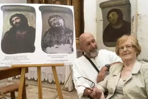 Siehe, ein Mensch: Christus-Fresko mit Künstlerin Giménez. Siehe, ein Mensch: Christus-Fresko mit Künstlerin Giménez.