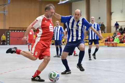 Torlos: SSG Speyer-Ludwigshafen und FC Hambach (blau) scheiden schiedlich-friedlich.