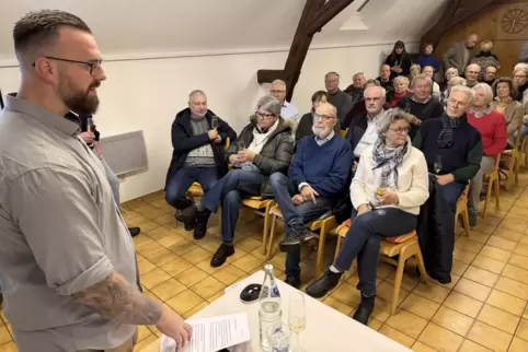 Die Battenberger verfügen über fast eine halbe Million Euro an liquiden Mitteln, berichtet Bürgermeister Eric Bach beim Neujahrs