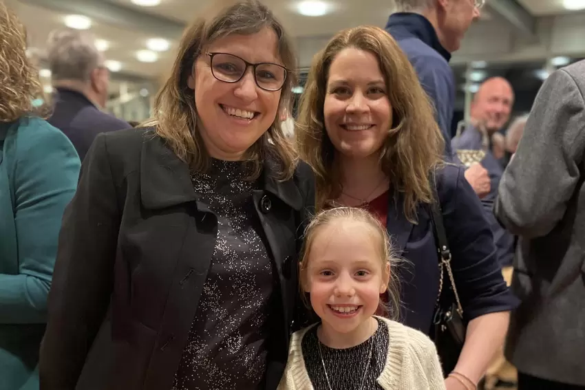 Isabel Schneider (links) mit Tochter Lisa und Kathrin Hammer, SPD-Kandidatin für die kommenden Landtagswahl.