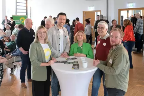 Grüne Vertreter: Jana Dreyer, Ansgar Parzich, Katrin Eder, Jutta Paulus (Mitglied im Europäischen Parlament) und Paul Bunjes (vo