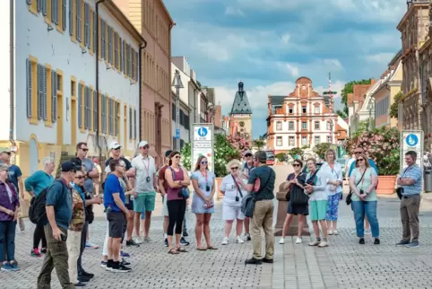 Stadtführung in Speyer: Viele Betriebe profitieren vom Tourismus. Stadtführung in Speyer: Viele Betriebe profitieren vom Tourismus.