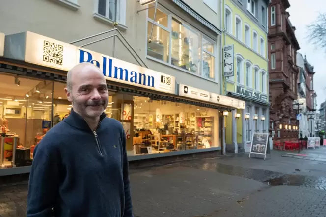 Porzellan, Haushaltswaren und Geschenke auf 800 Quadratmetern. Matthias Pallmann steht seit fast 40 Jahren täglich im Geschäft.