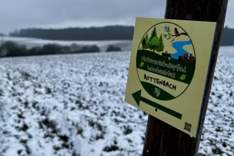 Start des Naturerlebnispfades Lambachtal ist am Bottenbacher Friedhof. 