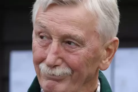 Siegfried Schloß bei der Rheinauenbegehung in Hördt im Jahr 2021. 