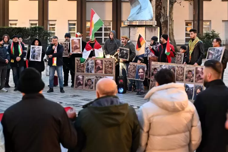 Die Demonstranten auf dem Hetzelplatz.