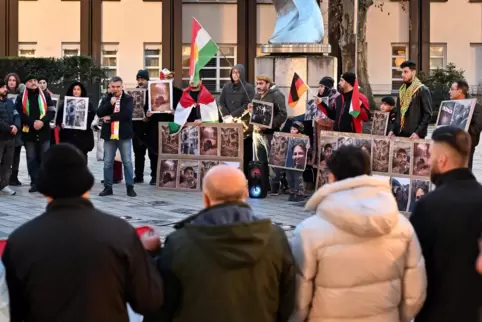 Die Demonstranten auf dem Hetzelplatz.