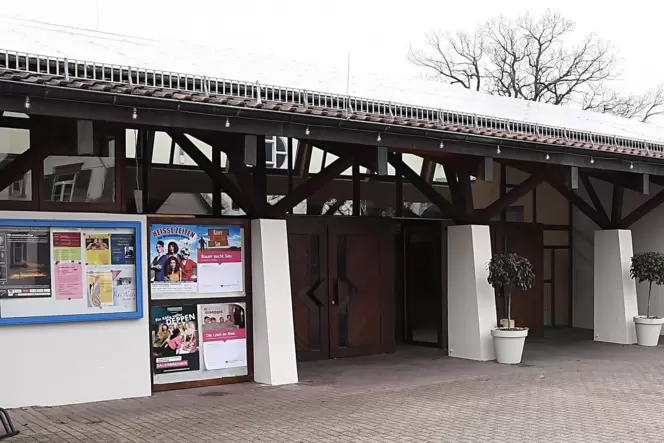 Wegen Mängeln am Brandschutz muss der Festsaal der Deidesheimer Stadthalle geschlossen werden. Wegen Mängeln am Brandschutz muss der Festsaal der Deidesheimer Stadthalle geschlossen werden.