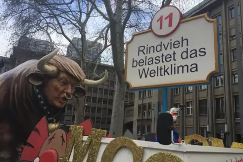 Auch Donald Trump wurde von den Narren schon oft auf’s Korn genommen. Wie hier 2019 beim Rosenmontagsumzug in Mainz. Auch Donald Trump wurde von den Narren schon oft auf’s Korn genommen. Wie hier 2019 beim Rosenmontagsumzug in Mainz.