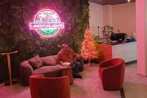 Sid Moore IV. im neu eröffneten Spirituosengeschäft „Landstuhl Liquor“. 