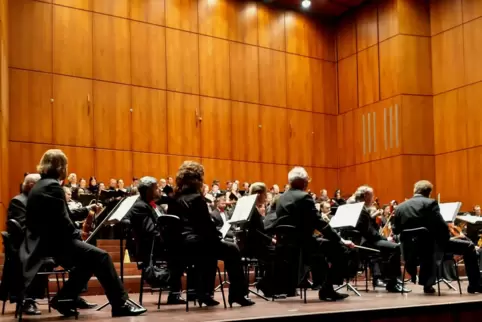 Gast auf dem Podium war die junge Philharmonia Frankfurt mit ihrem Chefdirigenten Juri Gilbor.