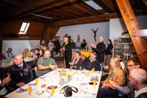 Pfarrer Wulf Pippert und Ortsbürgermeister Dieter Glahn begrüßten die Besucher des zweiten gemeinsamen Neujahresempfangs der Kir