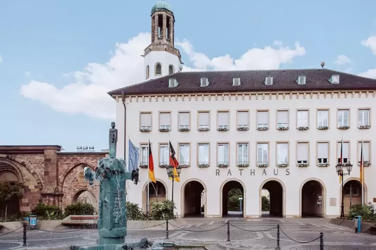 Die Stadtverwaltung Frankenthal hofft auf die Genehmigung der Kommunalaufsicht für den Doppelhaushalt 2026/2027. 