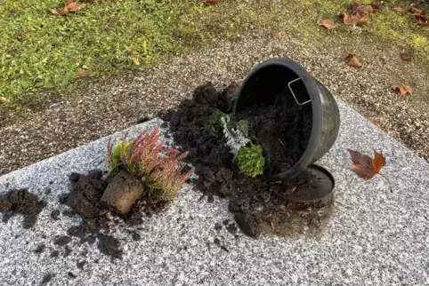 Erst im Dezember hatten Diebe bereits auf dem Bobenheimer Friedhof gewütet. 